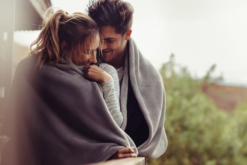 couple-showing-how-to-faill-in-love-again