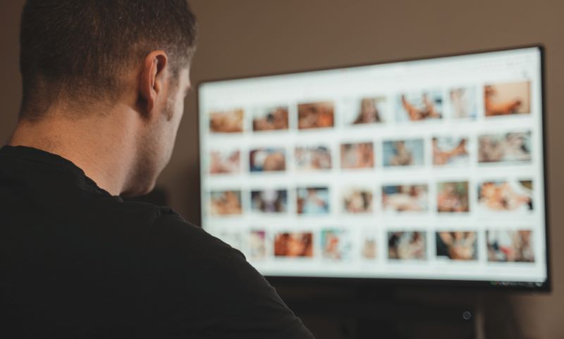 is-man-looking-at-porn-virtual-cheating