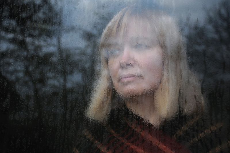 wife-experiencing-emotional-abandonment-in-her-marriage