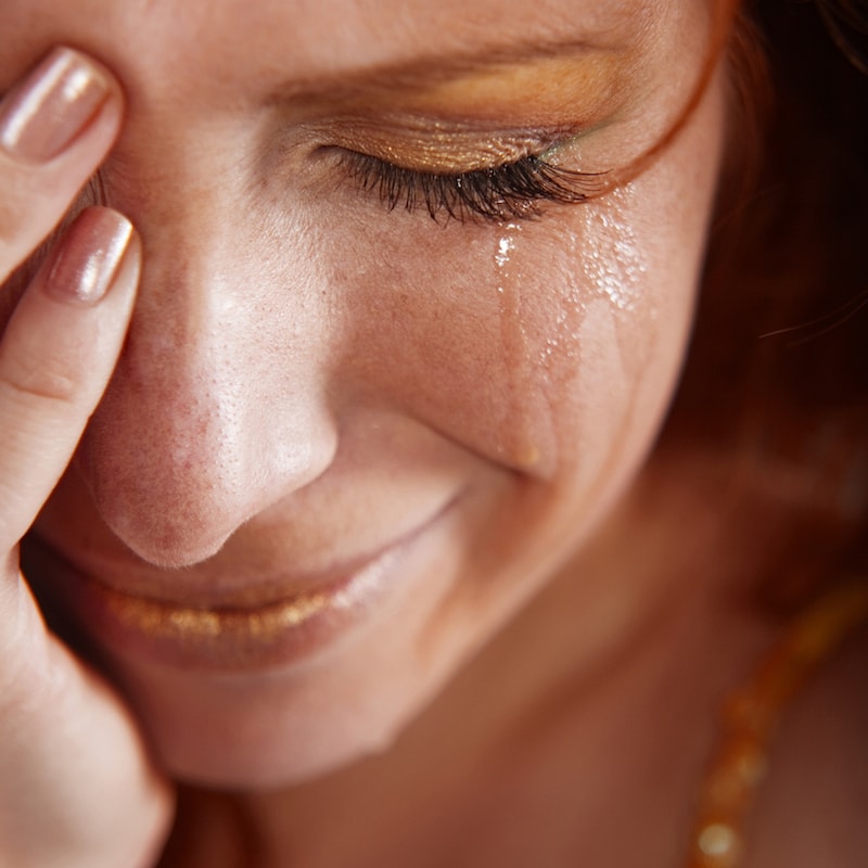 woman-shows-signs-of-an-abusive-husband.jpg