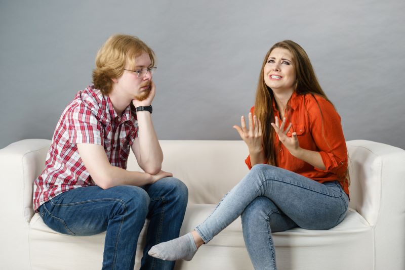 woman-talks-about-her-feelings-to-bored-man